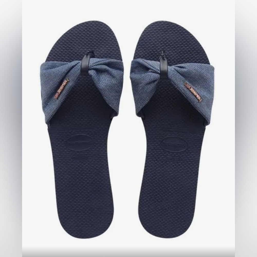 (18) HAVAIANAS You St. Tropez Shine Sandals, Size 7/8